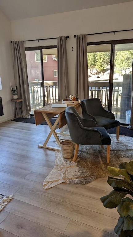 Cozy Condo Walking Distance To Village And Gondola W/ Pool/ Jacuzzi Sleeps 4. Mammoth Lakes Esterno foto
