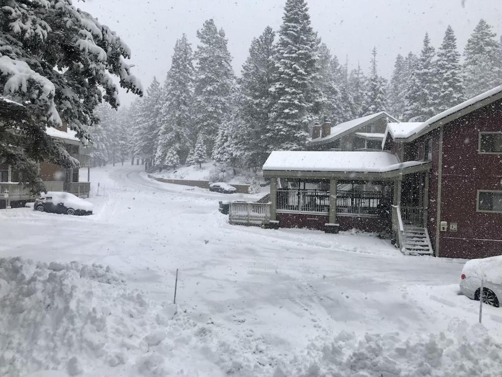 Cozy Condo Walking Distance To Village And Gondola W/ Pool/ Jacuzzi Sleeps 4. Mammoth Lakes Esterno foto